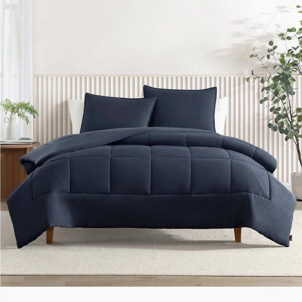 UGG NWT Queen Size Devon Comforter Set Navy Color 🔥No offer Item🔥